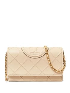 This chic Fleming Soft shoulder bag by Tory Burch showcases an elegant quilted design with an embossed logo. The stylish clip closure and chain shoulder strap add functionality, making it perfect for both casual outings and sophisticated events.

- Dimensions: 10.5" x 8" x 4"  
- Material: 100% Leather  
- Style: Shoulder bag Tory Burch Fleming, Tory Burch Wallet, Athletic Accessories, Chain Wallet, Shoe Boutique, Tory Burch Bag, Wallet Chain, Small Leather Goods, Metal Chain