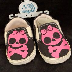 Amazing Pink Skull Vans Style Shoes. Size 9-12m. Nwt Pink Skull, Vans Style, Kids Shoes, Fashion Shoes, Shoes Sneakers, Black Pink, Sneakers