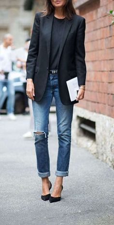 French girl style and outfit ideas. Jeans Friday but jeans with no holes. Black Blazer And Jeans, Cute Blazer Outfits, Comfy Jeans Outfit, Blazer And Jeans, Fall Fashion Coats, Cute Blazers, Mode Tips, Blazer And T Shirt