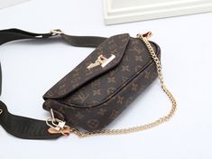 Bags with the best quality and the most reasonable prices for you. Bum Bag Outfit, Monogram Outfit, Replica Louis Vuitton, Luxury Bags Collection, Louis Vuitton Crossbody, Holiday Bag, Luxury Purses, Leather Bag Women, Louis Vuitton Shoes