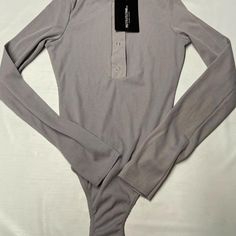 Womens Pretty Little Thing Gray Long Sleeve Rib Popper Bodysuit Sz 4 New Nwt Sku: Wt6322 No Rips, Tears, Or Holes. Unless Otherwise Noted. Please Contact Us With Any Questions. Thank You - Our Bottom Line Is Your Satisfaction. Thank You For Your Interest. Please Contact Us With Any Questions. Fitted Bodysuit With Button Closure For Work, Fitted Solid Bodysuit With Button Closure, Summer Long Sleeve Bodysuit For Workwear, Fitted Bodysuit With Button Closure, Chic Stretch Bodysuit With Button Closure, Fitted Bodysuit With Button Closure For Fall, Chic Fitted Bodysuit With Button Closure, Fitted Long Sleeve Bodysuit With Button Closure, Grey Long Sleeve