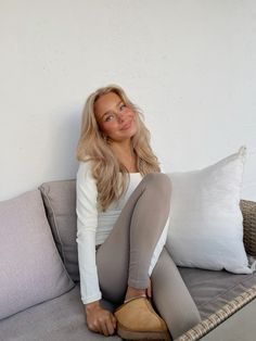 #scandinavian #stockholmstil #outfits #falloutfitideas #pilates Scandi Girl Aesthetic, Scandinavian Women, Stockholm Summer, Scandi Girl, Fall Moodboard, Short Ugg, Cute Outfits For School, Stockholm Fashion, Scandi Style