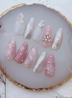 Nails Design For Christmas, Nail Noel, Oval Nails Designs, Design For Christmas, Asian Nails, Hard Nails, Gel Nails Diy