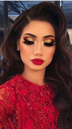 Red Makeup Looks, Maquillage Yeux Cut Crease, Red Eye Makeup, Red Lip Makeup, Eye Makeup Pictures, Gold Eyeshadow, Red Makeup, Makeup Eye Looks