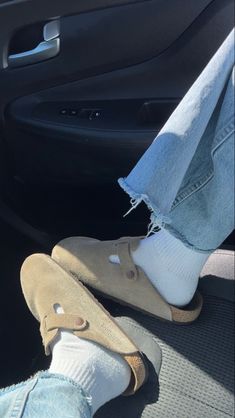 Mens Sandals Outfit, Potato Shoes, Cork Footbed Sandals, Birkenstock Outfit, Fotografi Vintage, Suede Clogs, Paris Mode, Sandals Outfit, Guys Clothing Styles