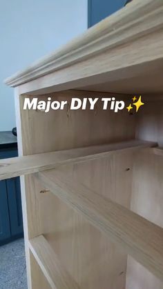 a wooden book shelf with the words major diy tip written on it