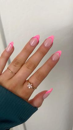 Nail Art Simple Summer, Short Summer Acrylic Nails Almond Pink, Short Almond Nails Boho, Nail Inspo Summer French Tip, Rounded Summer Nails, Classic Nails Elegant Summer, Cute Summer Nail Inspo Almond, Basic Nail Inspo Summer, French Tip Different Colors