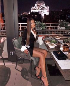 High heels... hottest when up in the air! Most Luxurious Car, Rolls Royce Car, Car Luxury, Love Street, Pants Cute, Rich Girl Lifestyle, Heels Fashion, Cute Style, Mode Inspo