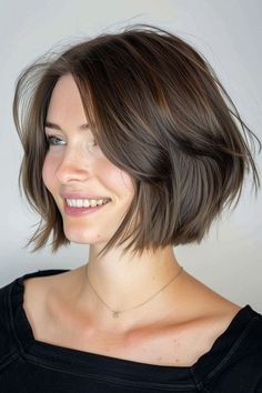 Kurze, glatte Styles: 53+ Inspirationen » Bob mit Stufen ✓ Pixie Cut ✓ Asymmetrischer Schnitt ✓ Curtain Bangs ✓ Buzzcut [ ➳ Jetzt inspirieren lassen! ] Wavy Hair Short, Layers Tutorial, Butterfly Bob, Neck Length Hair, Easy Butterfly, Pixie Haircut For Thick Hair, Short Choppy Hair