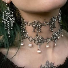 Chain Mail Fashion, Upcycle Jewelry Ideas, Chainmail Outfit, Chainmail Projects, Chainmaille Jewelry Patterns, Diy Choker, Chainmail Necklace, Chainmail Jewelry, Chain Maille Jewelry