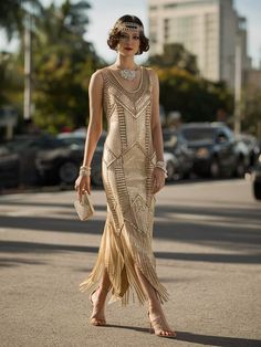 1920 Costume Ideas Women, Gatsby Gala Outfits, 1920 Outfit Ideas Women, Gold Gatsby Dress, 1920s Fashion Women Gatsby, The Great Gatsby Outfit Ideas, Gatsby Outfit Ideas, 1920 Outfit Ideas