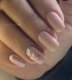 Mom Nails Acrylic, Trending Nail Art Designs 2024, Nude Nails Design Ideas, Nude Nails Design 2024, Nude Pink Nails With Design, Mom Nails Short, Nails Gold Design, Nails Square Design, Gold Glittery Nails