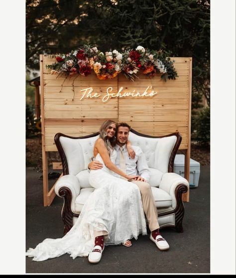 Wood Picture Backdrop, Wood Panel Wedding Backdrop, Loveseat Wedding Photos, Photo Backdrop With Couch, Wedding Backdrop Reception For Pictures, Modern Wedding Photo Backdrop, Photo Op Wedding Backdrop, Wedding Name Signs Backdrop, Vintage Couch Wedding Photos