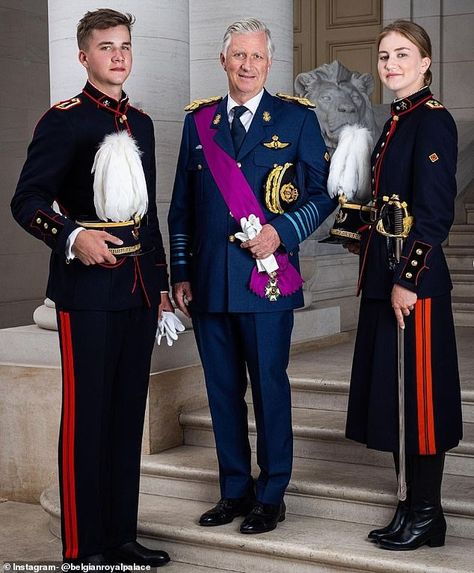 Prince Gabriel Of Belgium, Official Portrait, Royal Families Of Europe, Yellow Fits, British Royal Families, Dress With Pleats, Princess Elizabeth, Young Prince, Royal Court