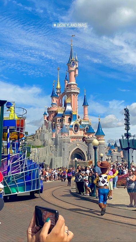 Disney Story Instagram, Pictures At Disney World, Disneyland Paris Photo Ideas, Disney Instagram Story, Disney World Paris, Eurodisney Paris, Paris Story, Paris Photo Ideas, Disney Photo Ideas