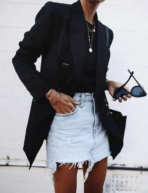 *15 Date Night Outfits That’ll Knock Him Dead! Skirt Night Outfit, Outfits With Mini Skirts, Black Denim Skirt Outfit, Outfit Denim, Date Night Outfits, Denim Skirt Outfits, Black Denim Skirt, 90s Fashion Outfits, Miniskirt Outfits