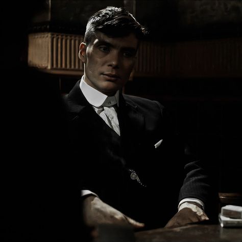 Tommy Shelby Hair, Shelby Thomas, Cinema Stills, Peaky Blinders Characters, Peaky Blinders Wallpaper, Peaky Blinders Thomas, Victor Frankenstein, Peaky Blinders Tommy Shelby, Cillian Murphy Peaky Blinders