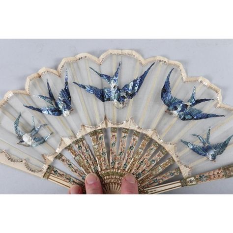 Fans Aesthetic, Fan Aesthetic, Antique Fans, Folding Hand Fan, Vintage Evening Bags, Japanese Fan, Vintage Fans, Hand Fans, Fan Accessories