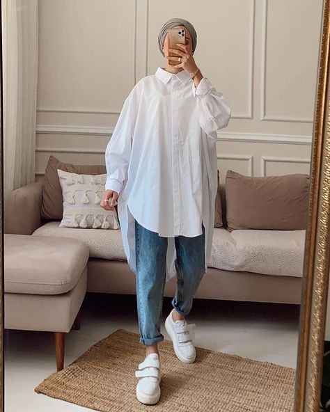 Hijab Fashion Summer, Estilo Hijab, Hijab Look, Modern Hijab Fashion, Blouse Casual Fashion, Streetstyle Outfit, Mode Turban, Stylish Short Dresses, Hijab Style Casual