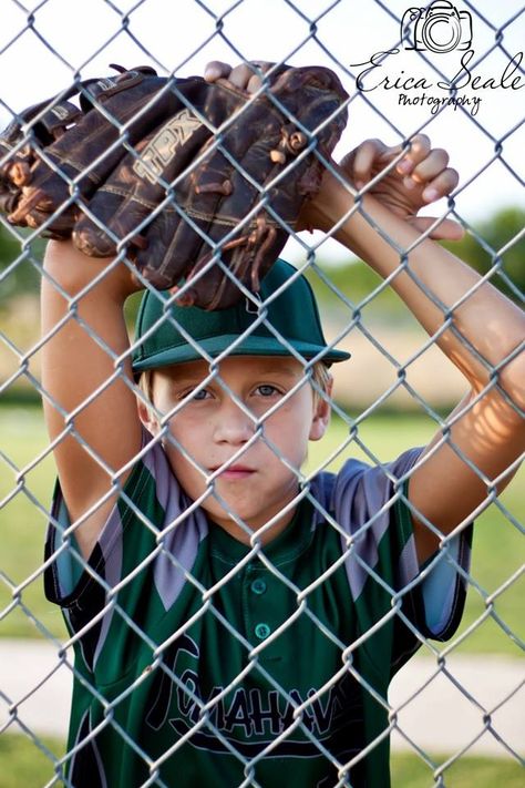 Baseball Photography Baseball Field Photography, Youth Baseball Pictures Poses, Baseball Pictures Poses For Kids, Sibling Baseball Pictures, Baseball Family Photoshoot, Kids Baseball Pictures, Youth Baseball Pictures, Baseball Team Pictures Poses, Baseball Photoshoot