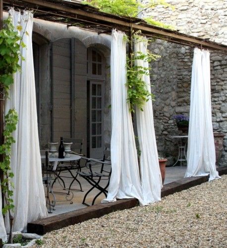 just gorgeous Design Per Patio, Mediterranean Patio, Ikea Interior, Casa Exterior, Outdoor Curtains, Outdoor Inspirations, White Curtains, Cool Ideas, Porch Patio