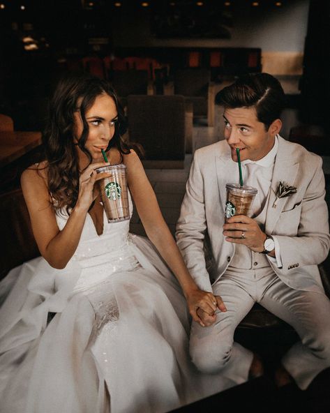 STYLISH WEDDING PORTRAITS | BY TINA VEDRINE Starbucks Couple, Couple Wedding Poses, Starbucks Wedding, Cute Couple Wedding, Unique Wedding Poses, Wedding Picture Poses, Relaxed Wedding, Cute Couples Photos, Stylish Wedding