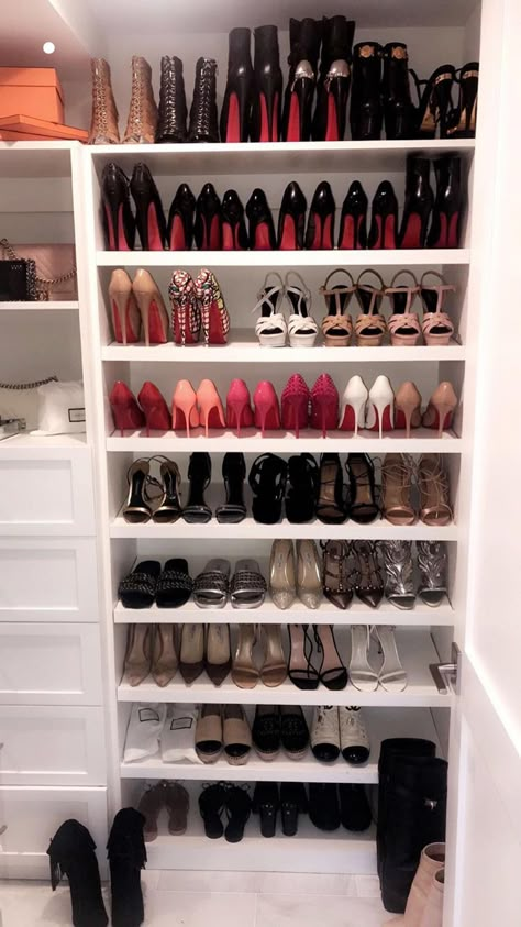 Pinterest: @claudiagabg Shoe Closet Aesthetic, Heels Collection Closet, Shoe Storage Ideas For Small Spaces, Easy Shoe Storage, Shoes In Closet, Storage Ideas For Small Spaces, Shoe Storage Small Space, Shoe Storage Ideas, Shoe Room