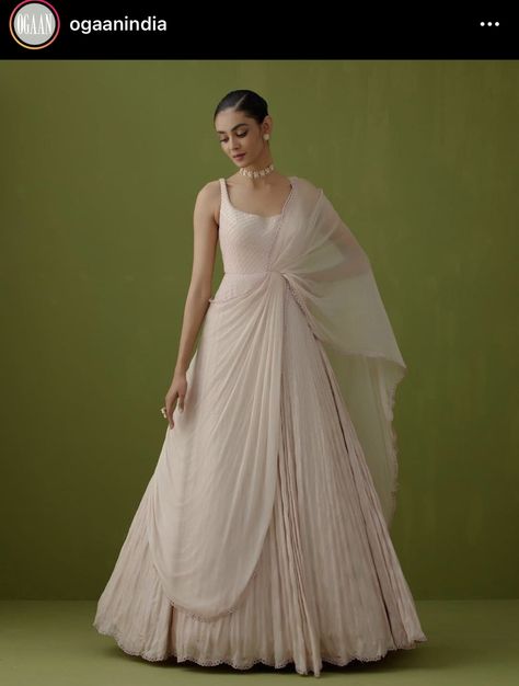 Indo Western Dress For Plus Size, Trousseau Outfits For Bride, Indowestern Dresses For Women, Drape Gowns Indian, Trending Gowns, Pink Skirt Outfits, Indowestern Gowns, Draping Dress, Indian Dress Up