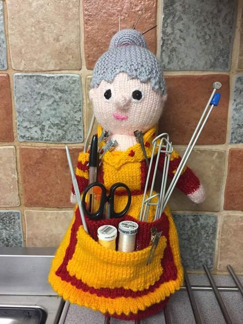 I looked everywhere for a knitting pattern for a Crafter Granny but there were only crochet patterns so I designed one myself. Granny Dolls, Doll Organization, Circular Knitting Machine, Christmas Knitting Patterns, Cascade Yarn, Yarn Bowl, Red Heart Yarn, Arm Knitting, Paintbox Yarn