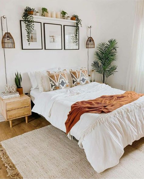 Colores relajantes para dormitorios de adultos | Hogarmania Minimalist Boho Bedrooms, Earthy Bedroom, Apartment Stuff, Decor Ideas Bedroom, Creative Bedroom, Dekorasi Kamar Tidur, Decor 2024, Master Room, Upstairs Bedroom