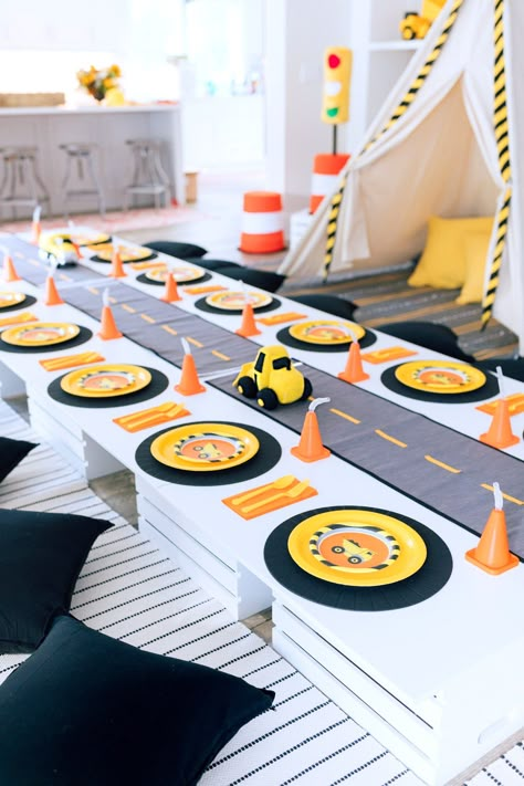 Construction Zone Birthday Party, Construction Zone Party, Construction Party Decorations, Digger Birthday, Truck Theme Birthday, Construction Theme Birthday Party, Emoji Birthday Party, Construction Theme Party, Party Zone