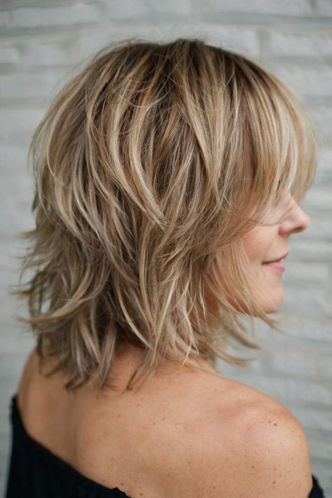 Textured Shoulder Length Hair With Bangs, Shaggy Hair With Side Bangs, Mid Length Choppy Hairstyles, Short Layers For Medium Length Hair, Medium Shag For Fine Hair, Medium Shaggy Haircuts Choppy Layers, Med Length Layered Hair, Back Of Hair Layers, Soft Long Layers Medium Hair