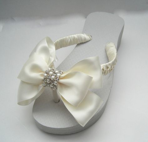 Beach Wedding Flip Flops, Flip Flops Wedding, Bride Flip Flops, Bridesmaid Flip Flops, Bridal Flip Flops, Decorating Flip Flops, Beach Wedding Sandals, Wedding Flip Flops, Bow Flip Flops