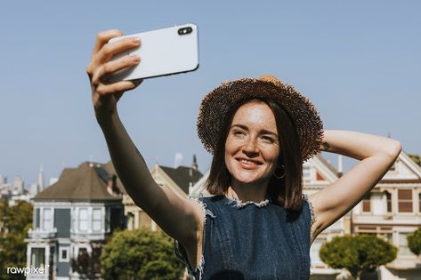 Woman taking a selfie with the Painted Ladies of San Francisco, USA | premium image by rawpixel.com / McKinsey Person Taking Selfie, Painted Ladies San Francisco, Holding Phone, Phone Selfie, Taking Selfie, Freckles Girl, Taking A Selfie, California City, Scenic Photography