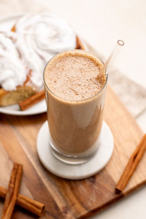 Cinnamon Roll Protein Smoothie - Olivia's Kitchen Cinnamon Roll Protein Shake, Cinnamon Roll Smoothie, Cinnamon Smoothie, Almond Milk Yogurt, Creamy Smoothies, Cinnamon Coffee, Strawberry Banana Smoothie, Cinnamon Flavor, Cinnamon Banana