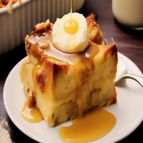 Paula Deen White Chocolate Bread Pudding Recipe - Easy Kitchen Guide Paula Deen Christmas Recipes, Grandma's Bread Recipe, White Chocolate Bread Pudding Recipe, Paula Deen Bread Pudding, Chocolate Bread Pudding Recipe, Bread Pudding Recipe Easy, White Chocolate Bread, White Chocolate Bread Pudding, Chocolate Bread Pudding