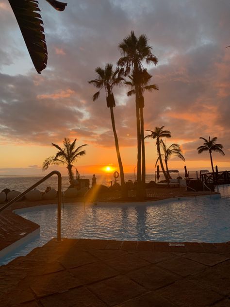 #tenerife #spain #traveltips #travelphotography Tenerife Aesthetic, Tenerife Spain, Spain Aesthetic, Beach Sunset Wallpaper, Beach Video, Holiday Snaps, Pretty Landscapes, Sunset Wallpaper, Summer Dream