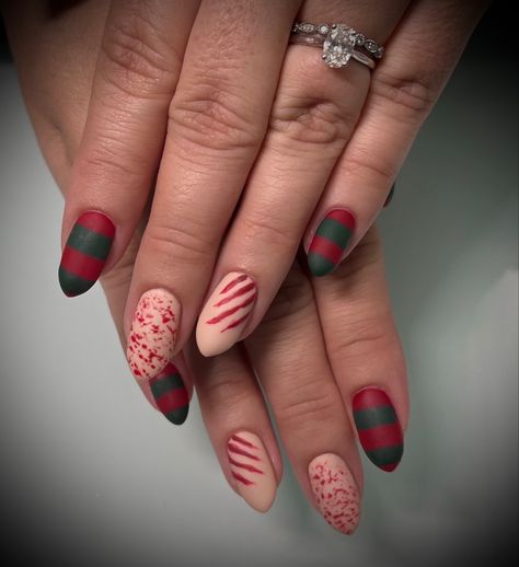 Freddy Kruger Nails Short, Fredy Krueger Nails Art, Easy Horror Nails Designs, Halloween Nail Designs Scary, Freddy Krueger Nail Designs, Freddy Krueger Nails Short, Red Rum Nails, Scary Halloween Nails Design Short, Killer Nails Halloween