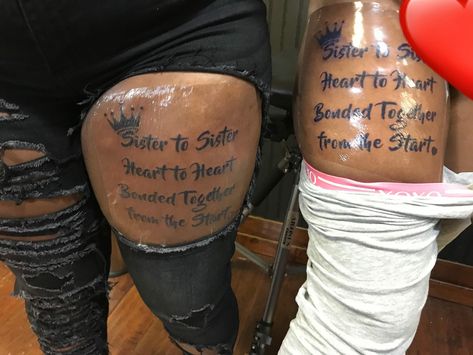 Black Sisters Tattoos, Mom Tattoo Quotes, Cousin Tattoos, Cute Thigh Tattoos, Matching Friend Tattoos, Matching Tats, Matching Best Friend Tattoos, Matching Sister Tattoos, Cute Hand Tattoos