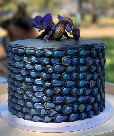 Blue Dragon Cake, Dragon Decorations Party, Cool Cakes For Men, Wings Of Fire Birthday Cake, Wings Of Fire Cake, Dragon Scale Cake, Dragon Party Food, Dragon Cake Ideas, Wings Of Fire Birthday