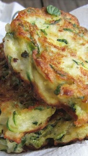 Ricotta Lunch Recipes, Savoury Ricotta Recipes, Squash Ricotta Recipes, Ricotta Cheese Recipes Dinners Healthy, Ricotta Recipes Breakfast, Healthy Ricotta Recipes, Summer Luncheon Ideas, Zucchini Ricotta Fritters, Dill Zucchini