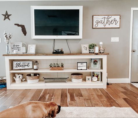 Home Decor Ideas Tv Stands, Tv Stand Basket Decor, Living Room Decor Around Tv Stand, Living Room Decor With Tv Stand, Tv Tables Living Room, Tv Console Decorating Ideas Farmhouse, Tv Stand Decor With Shelves, Decorative Tv Stand Ideas, Decor Under Mounted Tv Living Rooms