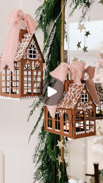 Navy Patten on Instagram: "Come make the viral GINGERBREAD HOUSES with me 🎀🤎🏠🌲 Items you will need: 🎀 houses (mine are from Target) 🎀 spray paint 🎀 white chalk marker 🎀 puffy paint 🎀 chunky glitter 🎀 velvet ribbon #viralgingerbreadhouse #diy #christmas #christmasdiy" Painting Wooden Gingerbread Houses, Christmas Diy Gingerbread Decor, Gingerbread Themed Christmas Tree Ideas, Large Cardboard Gingerbread House Diy, Paint Gingerbread House, Diy Wooden Gingerbread House, Diy Faux Gingerbread House, Diy Gingerbread Decorations Outside, Gingerbread House Diy Decorations