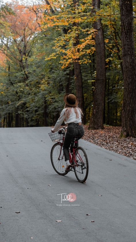 Long road cycling girl Bicycle Aesthetic, Pizza Cheese, Riding Bicycle, Cycling Girl, Bike Pictures, Bicycle Sport, Travel Pictures Poses, Candle Aesthetic, Long Road