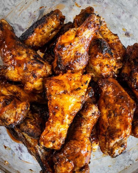 Pumpkin Spice Chicken Wings Pumpkin Spice Chicken Wings, Thanksgiving Chicken Wings, Chicken Wing Flavors, Sriracha Chicken Wings, Maple Chicken, Easy Cranberry Sauce, Wing Sauce Recipes, Friendsgiving Food, Chicken Wing Sauces