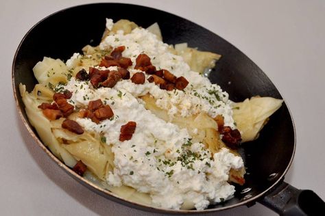 Pasta Bacon, Cottage Cheese Pasta, Cheese Pasta Recipes, European Cuisine, National Dish, Hungarian Recipes, Cheese Pasta, Cheap Meals, Cottage Cheese