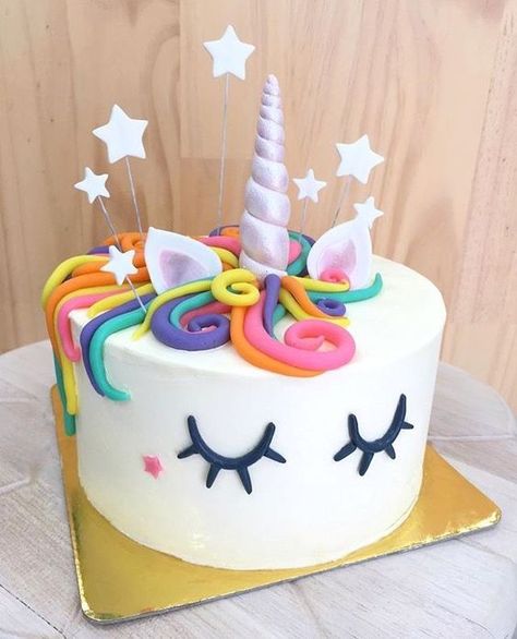 Diy Unicorn Rainbow Party - diy Thought Simple Unicorn Cake Design, Simple Unicorn Cake, Unicorn Cake Design, Easy Unicorn Cake, Rainbow Parties, Unicorn Birthday Cake, Unicorn Foods, Unicorn Cake, Diy Cake