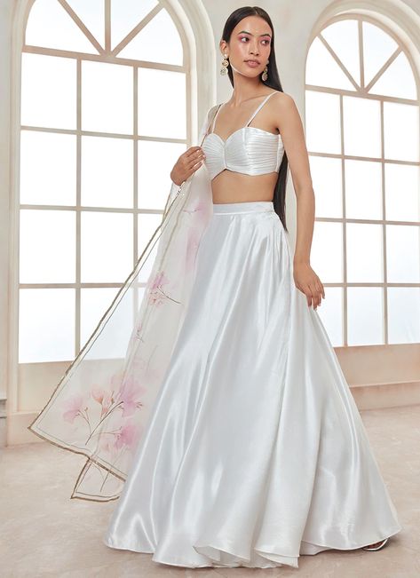 White Satin Lehenga With Floral Dupatta– Lashkaraa Satin Lehenga Skirt, Plain Lehnga Outfit, Plain White Lehenga Simple, Plain Satin Lehenga, Plain White Lehenga, White Lehenga Simple, Satin Lengha, White Satin Lehenga, White Organza Lehenga