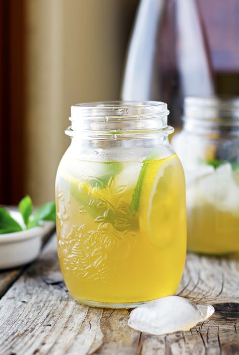 Healthy Iced Tea, Ginger Iced Tea, Iced Tea Recipes Homemade, Homemade Iced Tea, Green Tea Recipes, Iced Green Tea, Best Green Tea, Ginger Water, Iced Tea Recipes