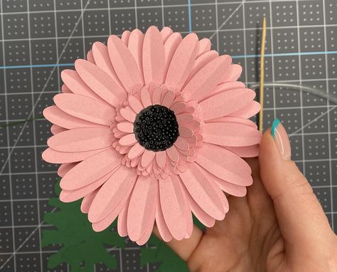 Gerbera Daisy Svg Free, Paper Gerbera Daisy, Daisy Paper Flowers, Simple Paper Flower, Gerbera Flower, Diy Valentine's Day Decorations, Flower Cut Out, Daisy Petals, Paper Flower Template